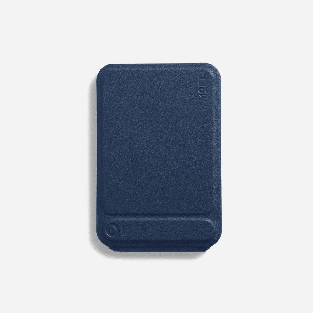 MOFT 磁吸三角手機支架和卡套 MOVAS，MagSafe compatible phone stand and card holder in navy blue.