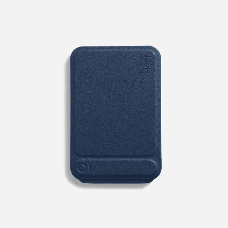 MOFT 磁吸三角手機支架和卡套 MOVAS，MagSafe compatible phone stand and card holder in navy blue.